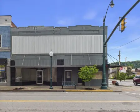 Versatile Commercial Building in Ironton