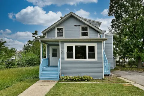 Renovated Duplex with Parking