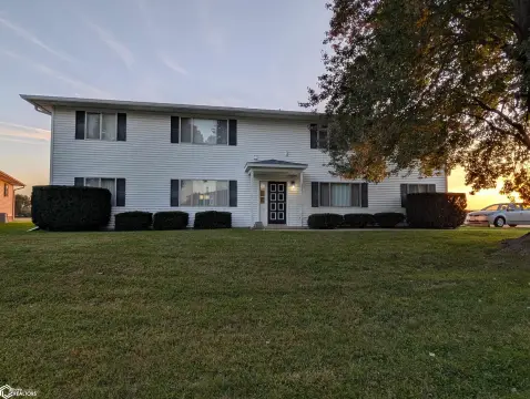 4-Unit Apartment Building with Laundry