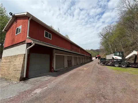 Expansive Commercial/Industrial Property in Jim Thorpe