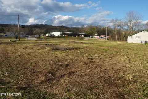 Versatile Land in Harriman, TN
