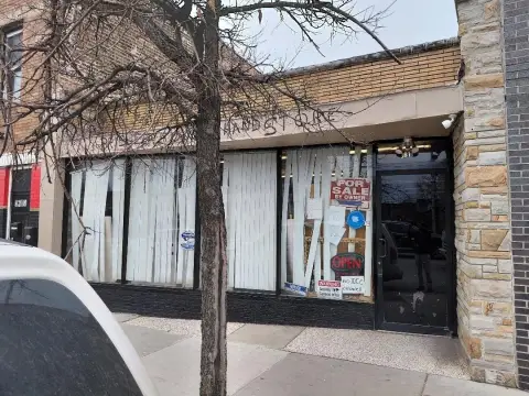 Storefront on Chicago Avenue