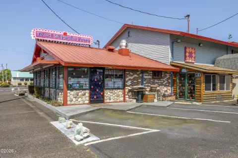 Downtown Hotel with Restaurant Space