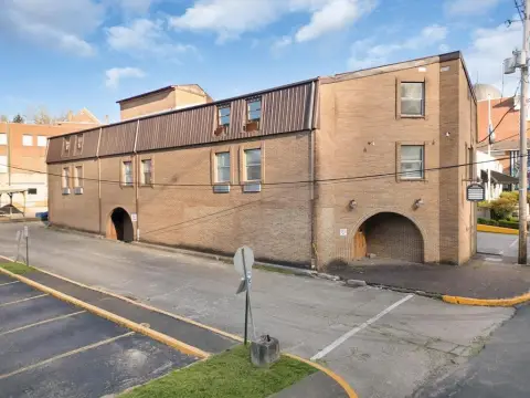 Downtown Hazard Commercial Building For Sale