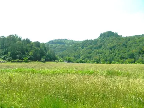 Pikeville Acreage with Apartment, Garage