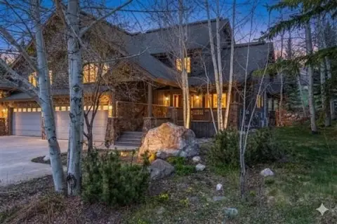 Spacious Mountain Retreat Near Ski Area