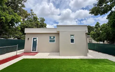 Income Duplex with Triplex Expansion Potential