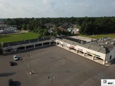 Retail Storefront in Shopping Center