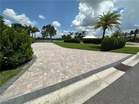 Lush Lakefront Lot in Fort Myers