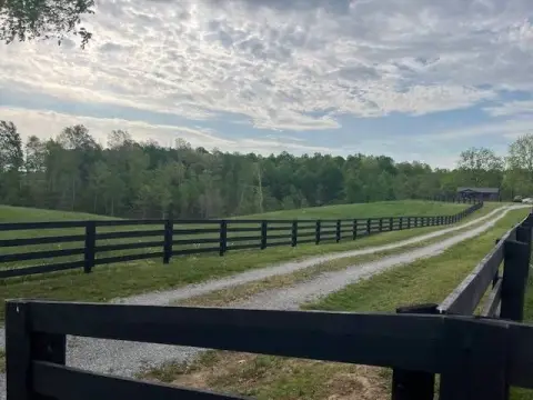 Dunnville Farm with Cozy Cottage