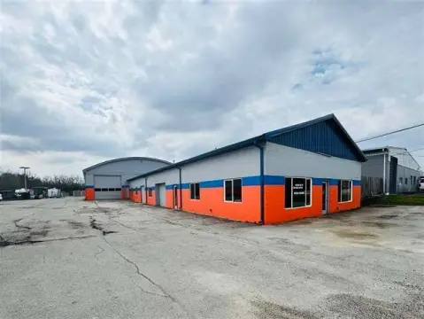 Versatile Commercial Space on US 40