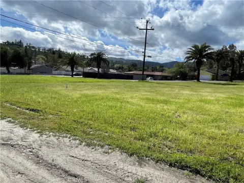 Lake Elsinore Corner Parcel