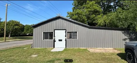 Freestanding Warehouse