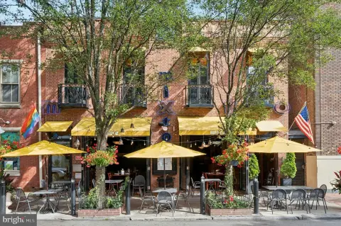 Established Restaurant in Washington Square