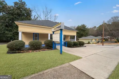 Versatile Property in Powder Springs