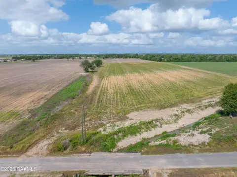 Expansive Land in Prime Location