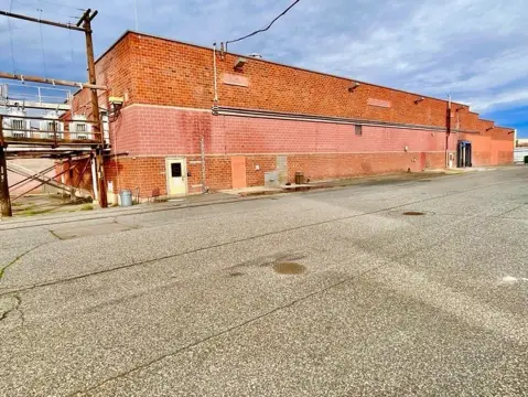 Warehouse with Open Yard