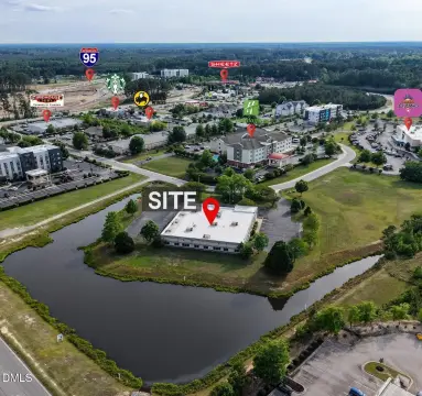 Versatile Commercial Building Near Outlets