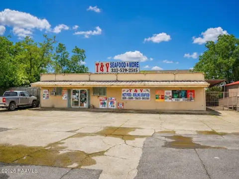 Convenience Store with Outdoor Kitchen