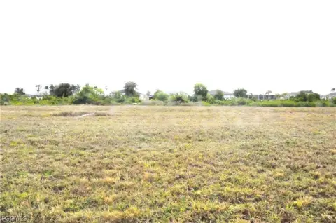 Waterfront Lot in Cape Coral