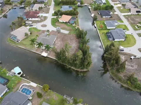 Waterfront Lot in Cape Coral