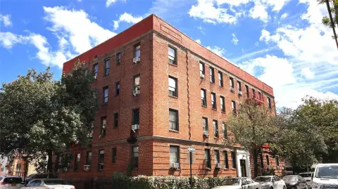 Brick 20-Unit Apartment Building