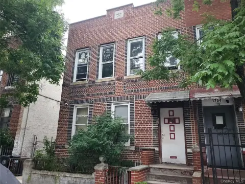 Vacant Four-Family Townhouse