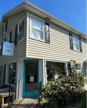 Charming Retail and Studio Space