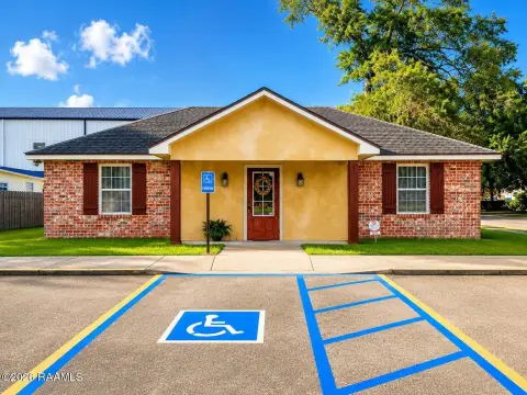 Salon Building with Dedicated Parking