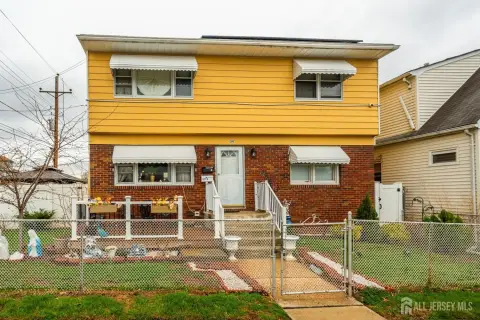 Spacious Two-Family Home in Port Reading