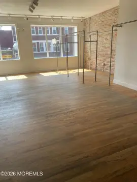 Second-Floor Retail/Professional Suite
