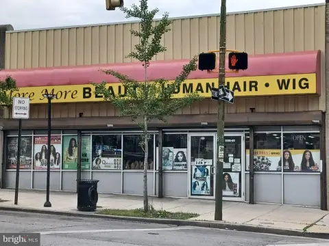 Baltimore Commercial Building with Business