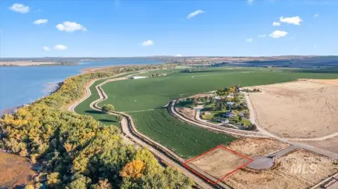 Building Lot in Cul-de-Sac