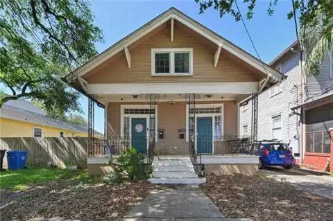 Mid-City Duplex with Modern Convenience