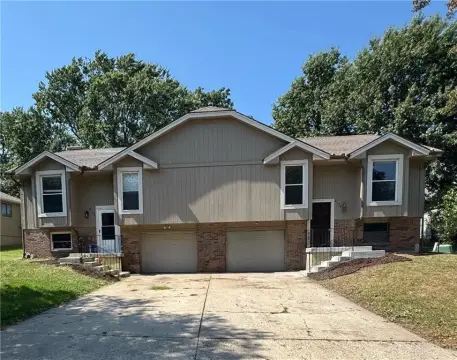 Renovated Duplex with Garages