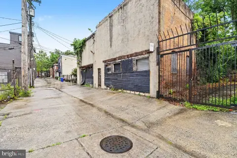 Oversized Garage with Development Potential