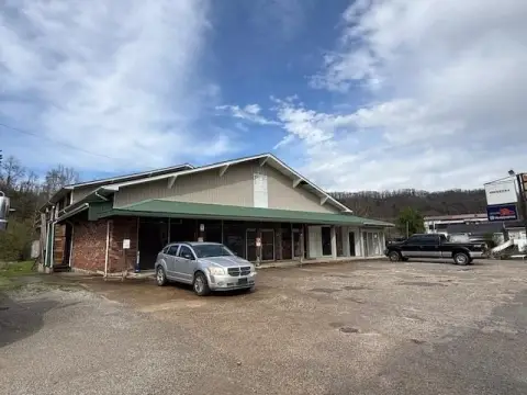 Versatile Mixed-Use Commercial Property