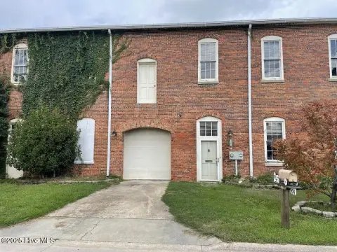 Mixed-Use Building with Garage