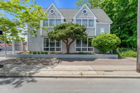 Professional Office Building with Garage