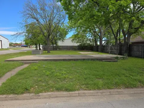 Commercial Vacant Lot in Cleburne