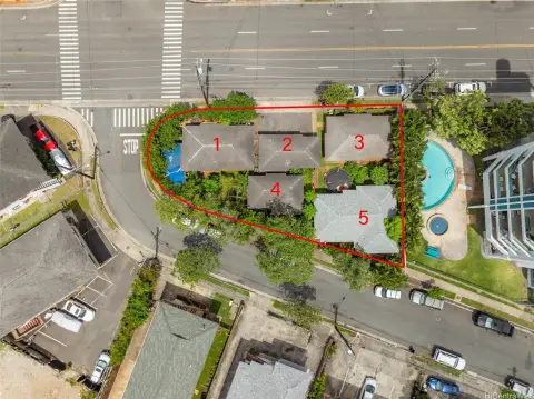 Honolulu Multifamily Property with Cottages