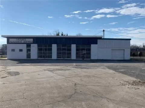 Auto Repair Facility on Jefferson