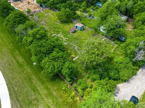 Land in Established Red Oak