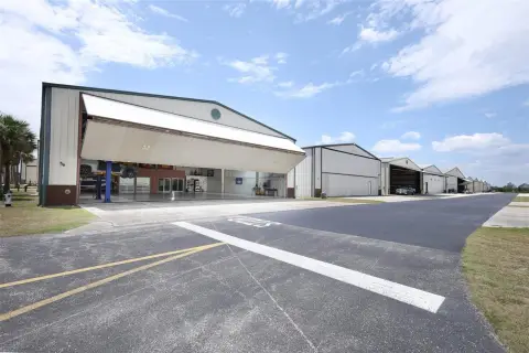 End-Unit Aircraft Hangar Warehouse