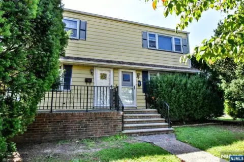 Two-Unit Duplex with Side Yard