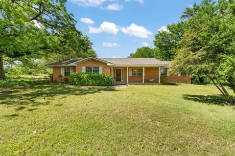 Picturesque Acreage with Mature Oak Trees