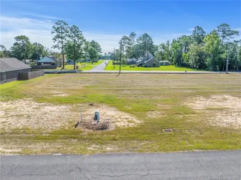 Residential Land in Moss Bluff
