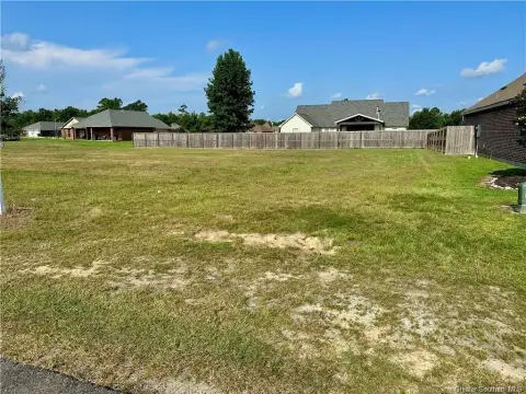 Residential Land in Moss Bluff