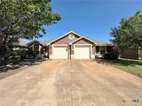 Well-Maintained Duplex Near Fort Hood