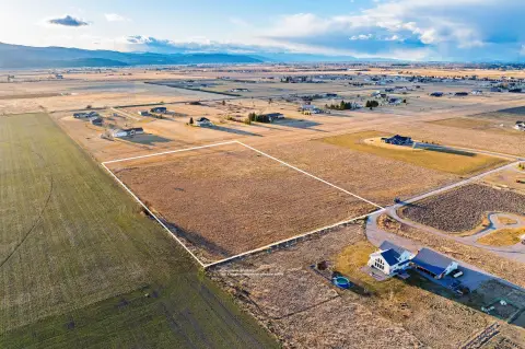 Aviation Community Homesite with Runway